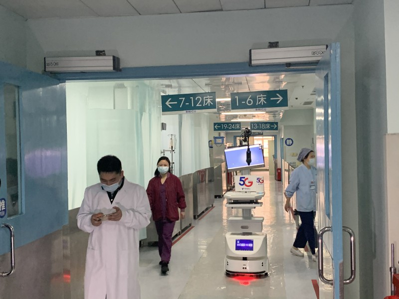 华西医院5G+医疗机器人+VR探视系统应用实现 家属身临床旁探视