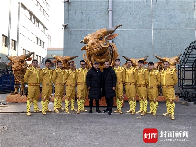 大木偶上春晚·幕后｜木偶团队30人吃盒饭“团年”年纪最小18岁