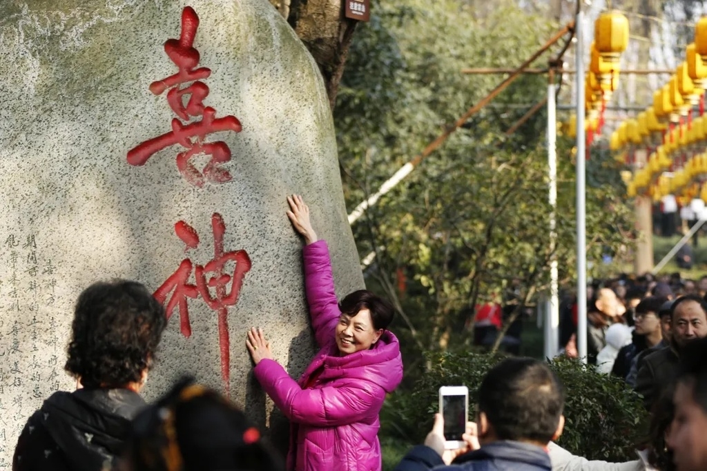 年初一，四川A级景区接待游客224万人次，近郊游、文化场馆等受热捧