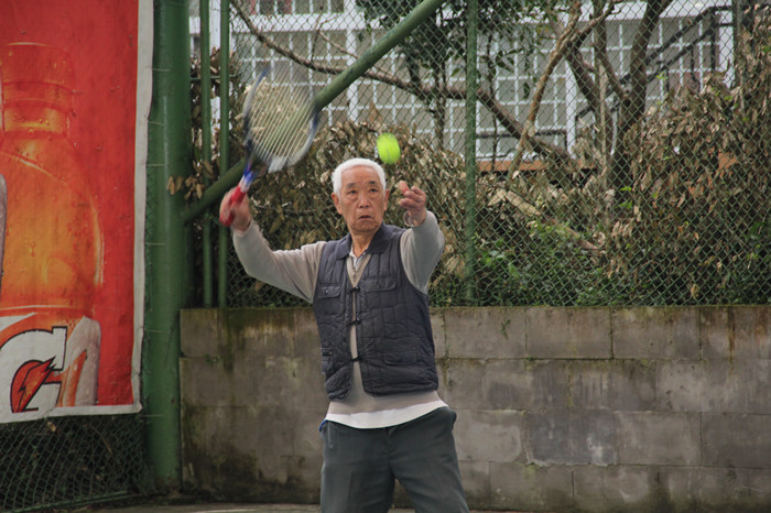 【三八节】遂宁青、中、老三代网球人借联谊赛庆祝春天的第一个节日