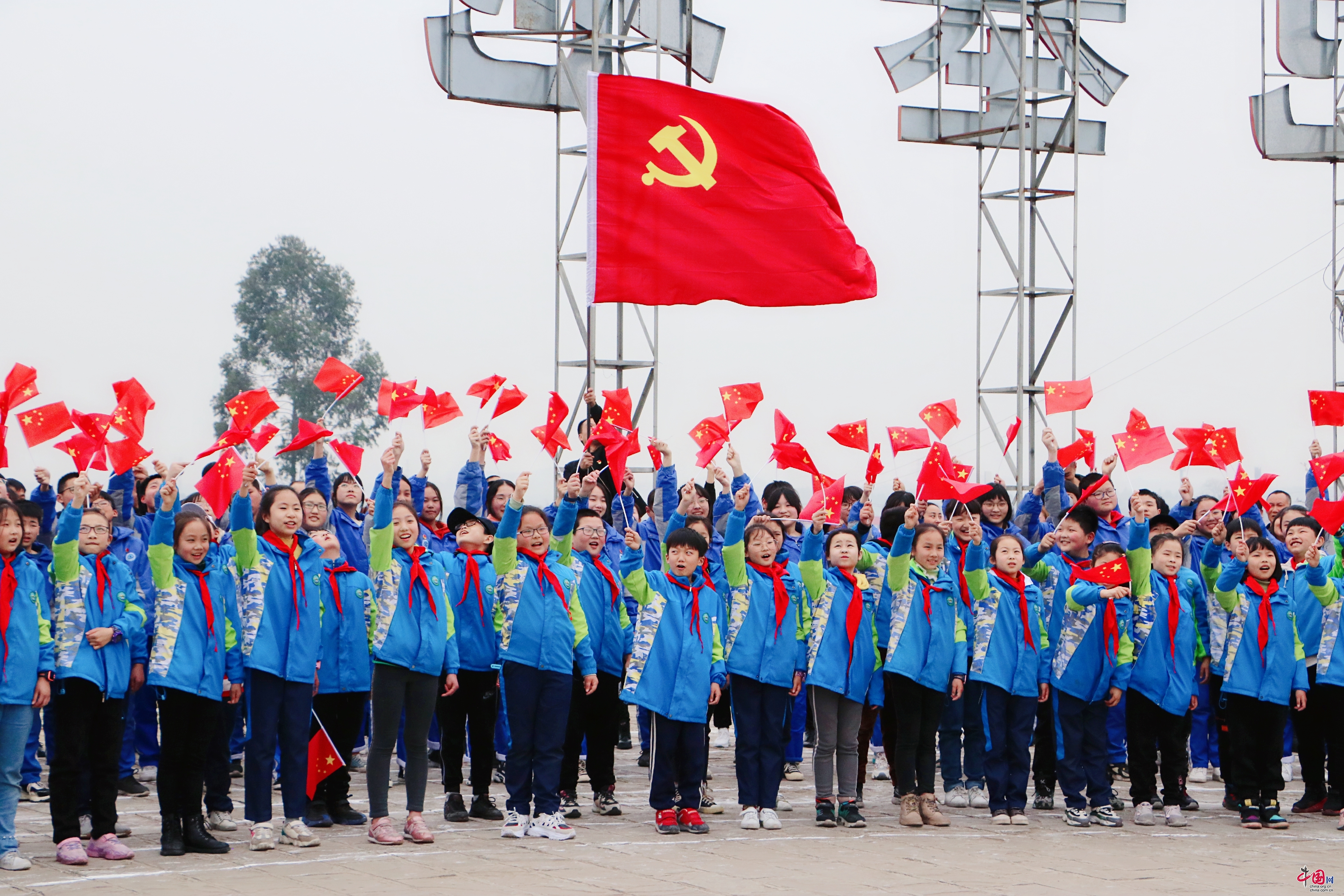 紅歌寄深情 快閃賀百年——金山兒女為建黨100周年獻(xiàn)禮