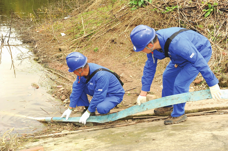 南充供电公司党员服务队深入田间地头 全力保障春耕生产用电需求