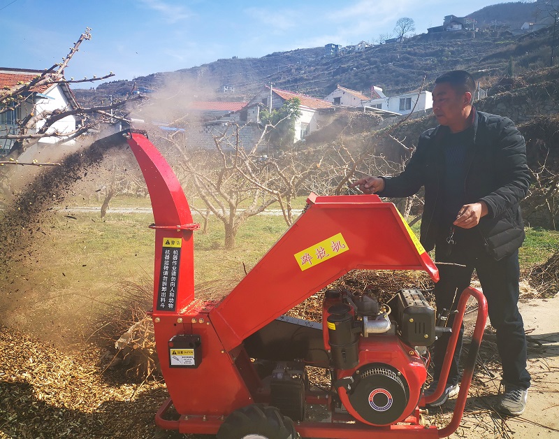 茂县采用果树枝粉碎还田技术  有效减少污染预防火灾