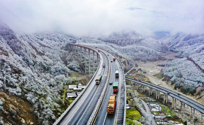 倒春寒！春分雅安降春雪，雅西高速披“银装”