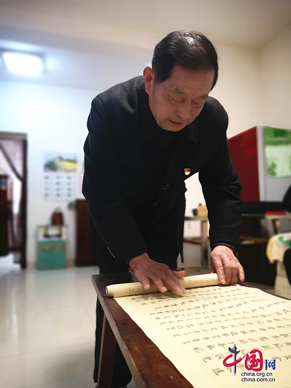 四川青川75歲老黨員53米長卷手寫《黨章》獻禮建黨百年