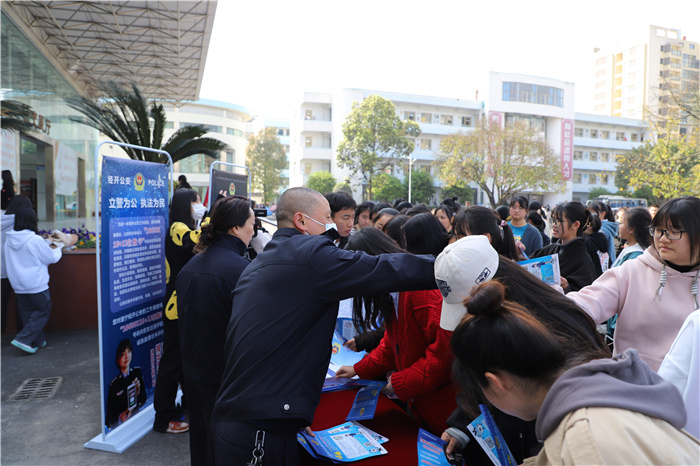 反诈宣传进校园 遂宁千余师生学习反诈知识