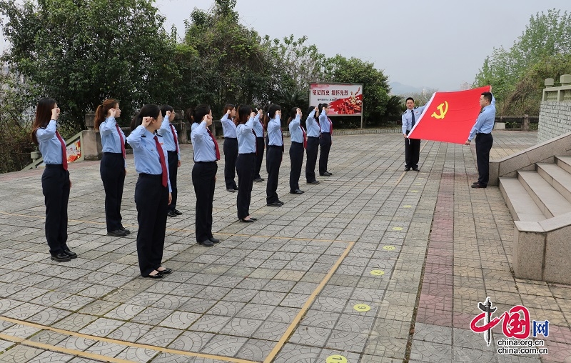 射洪稅務(wù)開(kāi)展“學(xué)黨史、祭英烈、爭(zhēng)先鋒、鑄稅魂”2021年清明祭英烈主題活動(dòng)