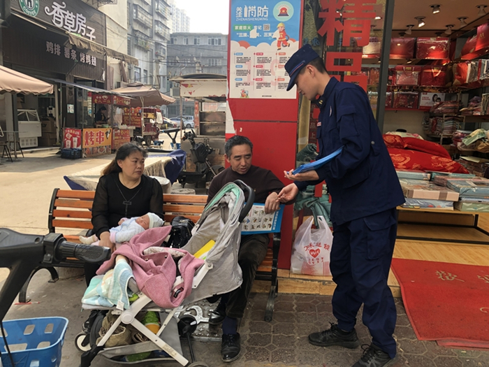 安居消防积极开展清明节前消防安全宣传工作