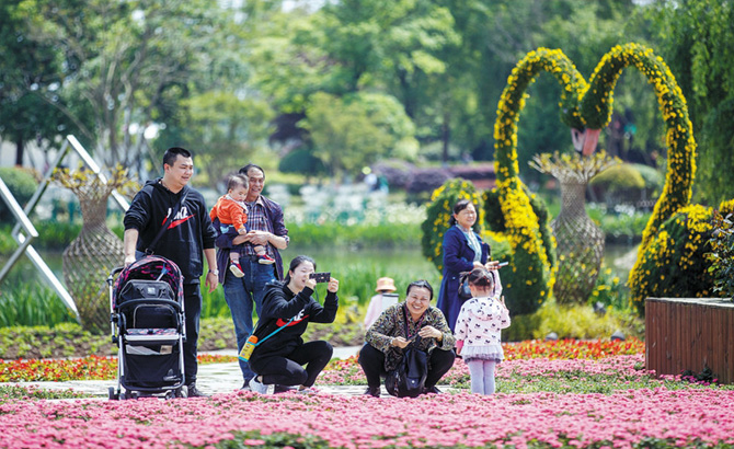 清明时节春光美正是踏青赏花时