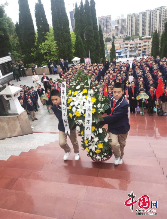 清明节前西华师大附小师生到烈士陵园缅怀革命先烈