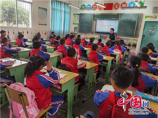 綿陽江油市三合鎮逸夫小學舉行語文寫話和作文教學研討活動