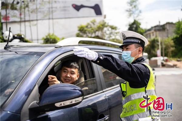 轉變執法觀念 提升城市溫度 雅安交警暖心十條上線！