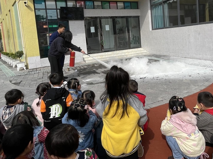 蓬溪消防深入辖区幼儿园开展消防安全教育培训