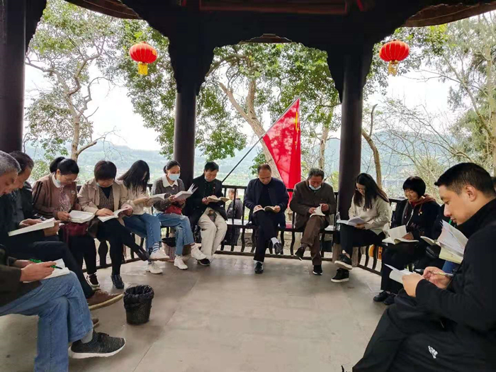 读书台上学党史 射洪市太和街道德胜街社区组织党员参观诗廉文化基地