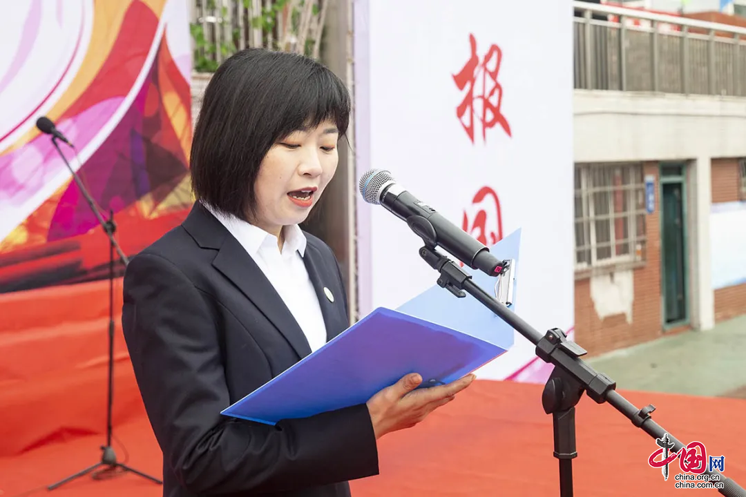 陈燕代表全体高三教师作承诺