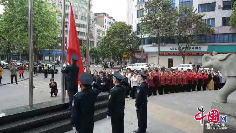 四川阆中一民营企业：21年坚持升国旗 点燃员工爱国情