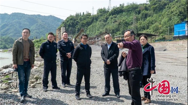 雅安市水利局率队到天全县开展河道采砂整治巡查工作