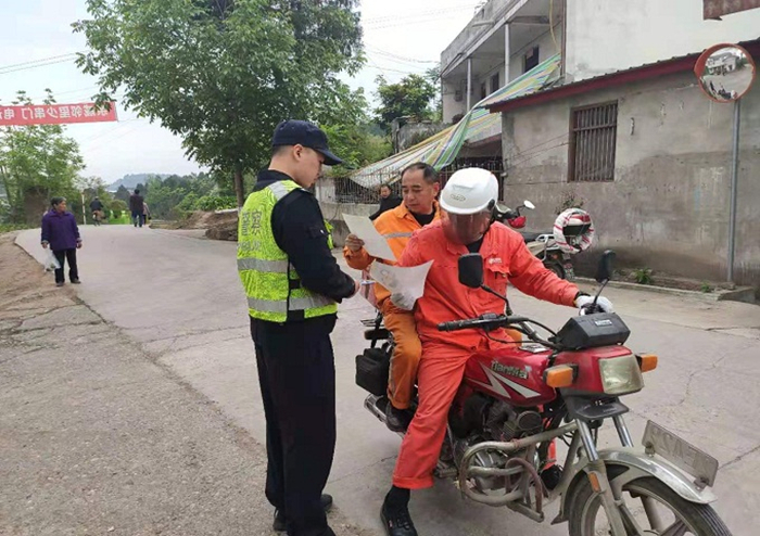 射洪交警念好“四字诀” 深入推进春季农村道路交通安全事故预防工作