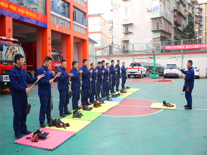 船山消防组织学习安全绳包使用方法与维护保养