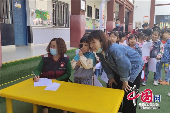 綿陽江油市青蓮小學附設幼兒園開展健康體檢活動