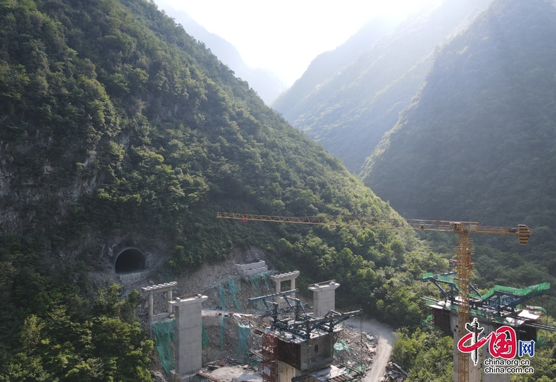 中国铁建港航局九绵高速LJ16标项目自一里隧道左线顺利出洞