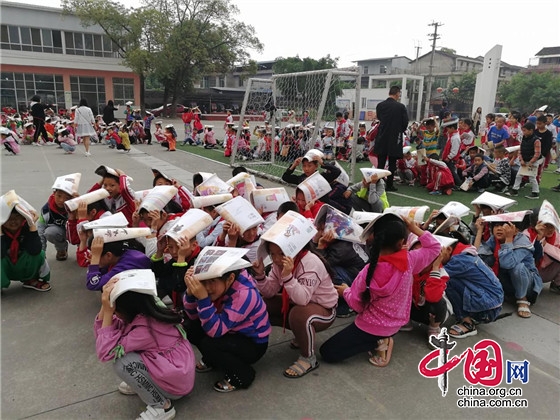 綿陽市西屏小學舉行地震緊急疏散演練活動