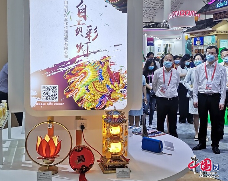 自贡贡井：“龚扇”亮相首届中国国际消费品博览会