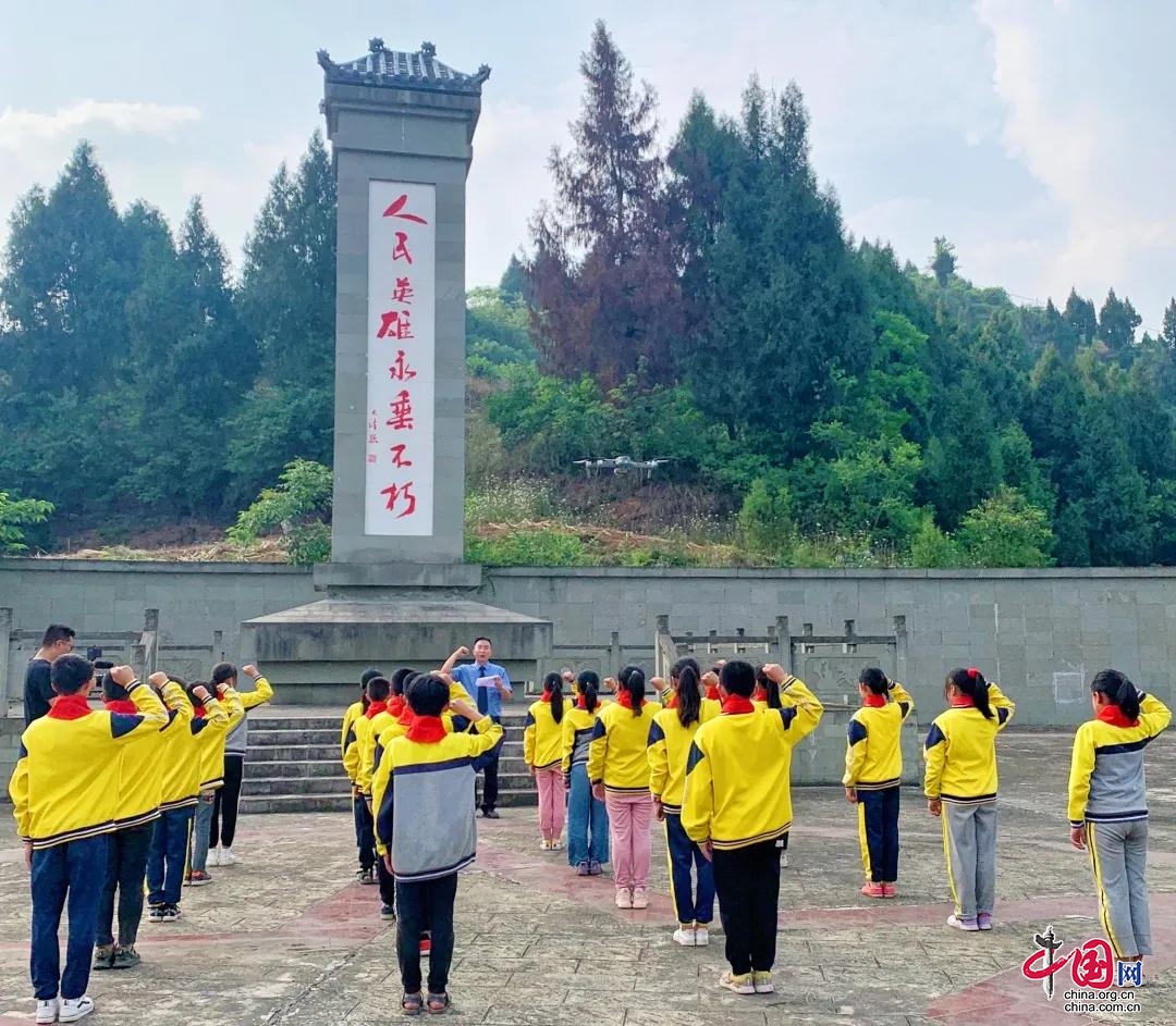 嘉陵区检察院到龙泉小学开展“学习英烈事迹、传承英烈精神”活动