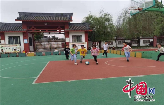 綿陽江油市青蓮鎮太白思源小學舉行2021春季運動會