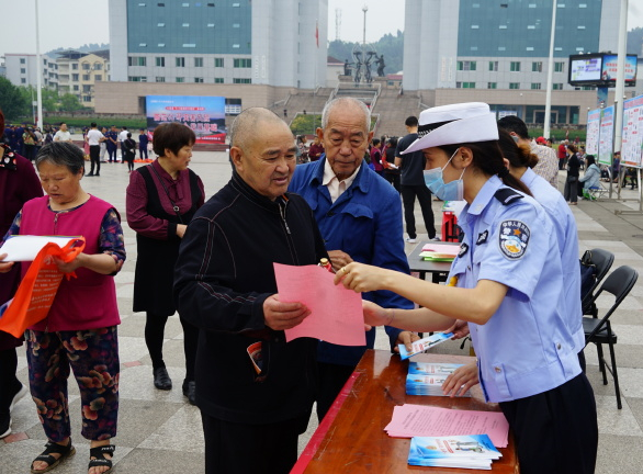 大英交警扎实开展5.12全国防灾减灾日宣传活动