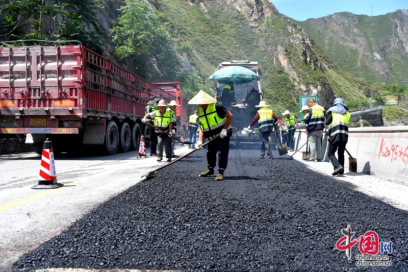 護(hù)航文旅大會：汶川公路分局有序推進(jìn)國道213線汶川段中修工程