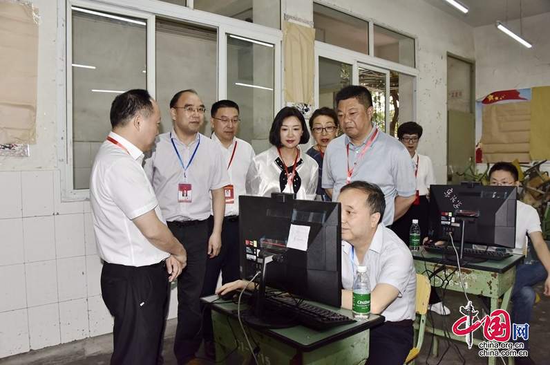 阆中市委副书记、市长杨德宇巡视检查2021年高考工作