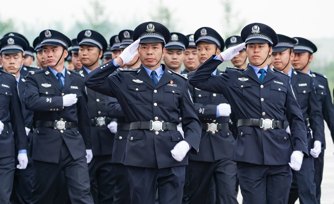 展现人民警察英雄本色 自贡市开展反恐防暴应急处置演练