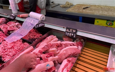 猪肉价格重回两年前 成都有肉店跌至10元/斤