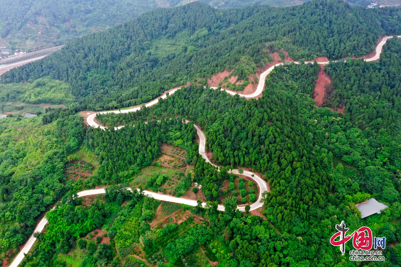 修好“四好農(nóng)村路” 村民“抬腿能上車” 眉山天府新區(qū)54個建制村客運(yùn)全覆蓋