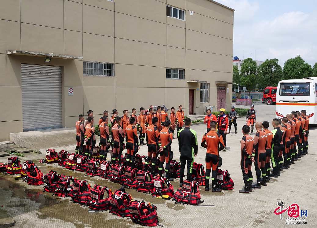 提升水域救援实战能力 德阳消防开展水域急流及充气式动力艇救援技术培训