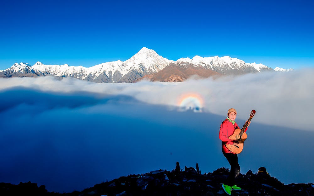 贡嘎神山