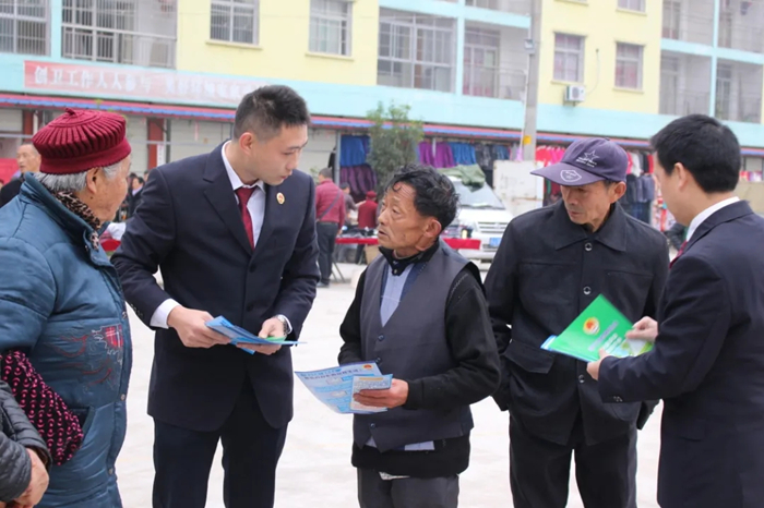 扎根基层抓脱贫 倾情为民暖人心——记射洪市人民检察院第三检察部干警杨栋