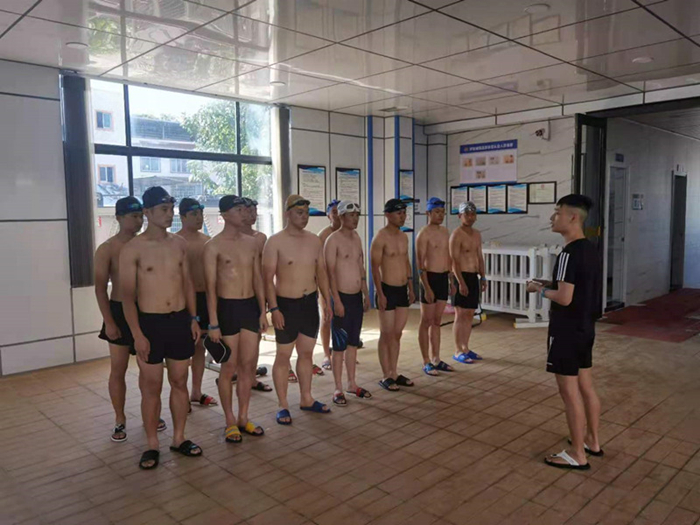 射洪市太和大道消防救援站组织开展游泳培训