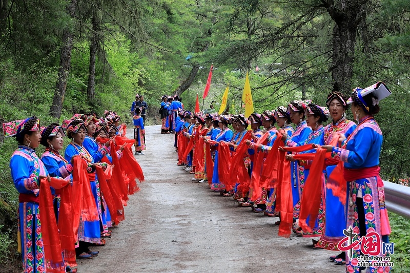 展现原生态羌族文化 茂县云羌村举行“神树节”民俗活动