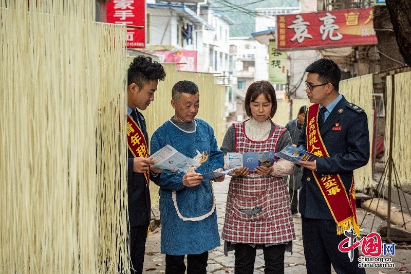 瀘州：春雨潤苗助力 小微企業(yè)健康發(fā)展