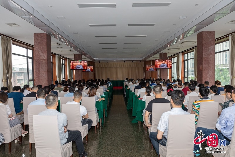 四川省总工会组织党员干部集中收看庆祝中国共产党成立100周年大会