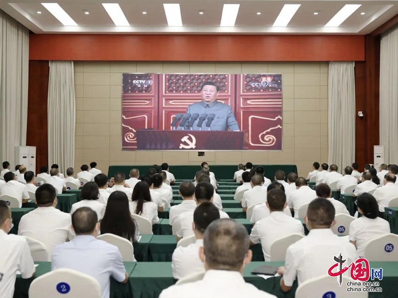 岳池县干部群众收听收看庆祝中国共产党成立100周年大会