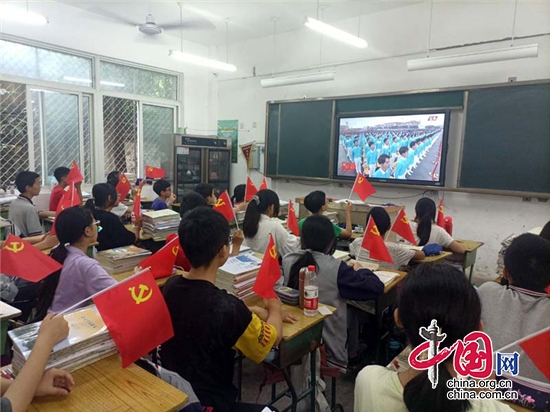 綿陽市安州區桑棗鎮初級中學組織全校師生集中收看慶祝中國共産黨成立100週年大會盛況