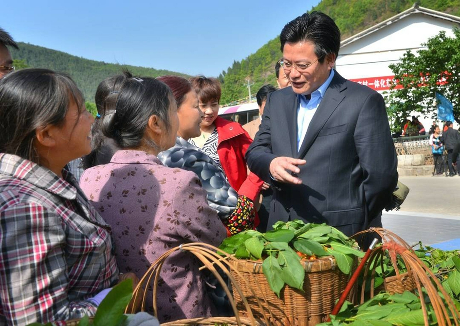 全国优秀县委书记蔡邦银：扎根贫困山区10年“小区”也能办大事