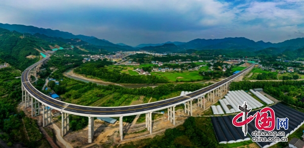 七盘关至朝天曾家山旅游快速通道前3公里建成通车