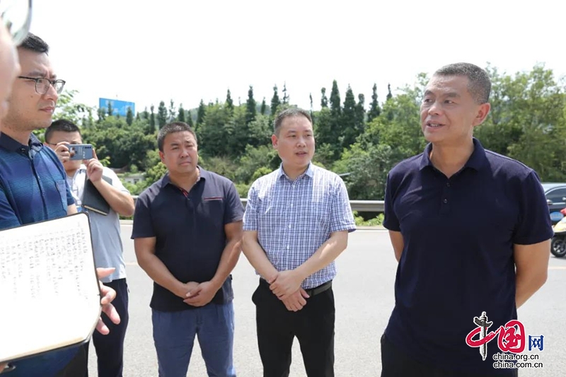 雨城區委書記高福強前往碧峰峽鎮調研指導鄉村振興，督導換屆工作！