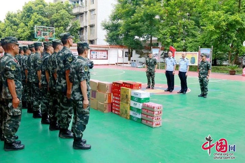 岳池县各地积极开展“八一”主题活动致敬最可爱的人！