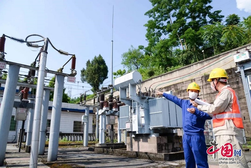 邻水供电公司：迎峰度夏战高温 全力以赴保供电