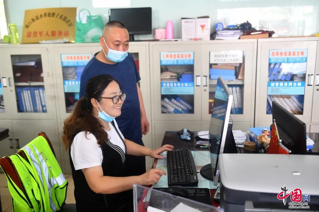 蓬安县检察院向社区捐赠接访电脑 着力推进基层治理现代化